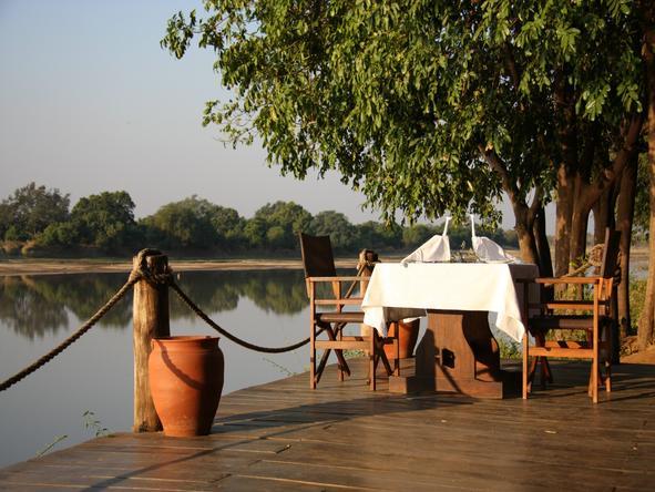 Nkwali - Deck Dining 